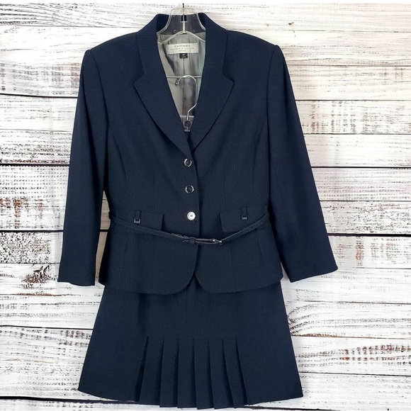 Tahari NWOT size 16 two-piece suit in navy - Picture 2 of 6